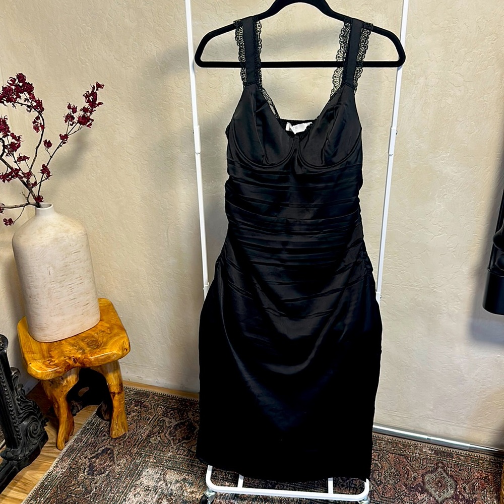 Alva Body Con MIDI Dress